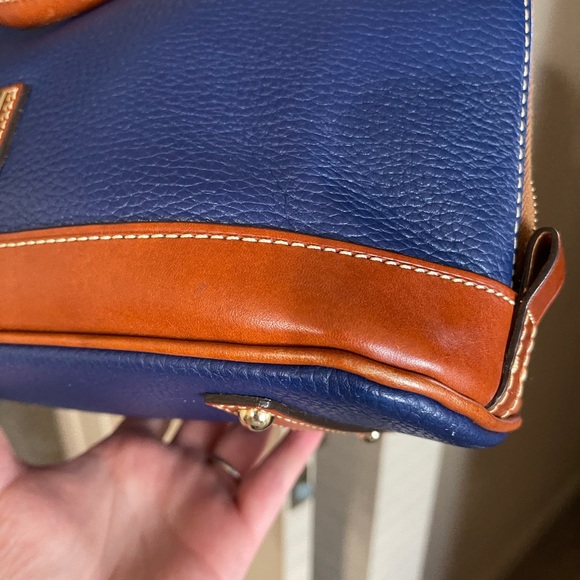 Vintage Dooney and Bourke Navy Zip Zip Crossbody - Picture 5 of 9